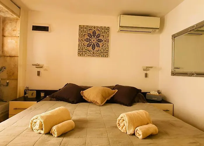 Fidelissima Palace *